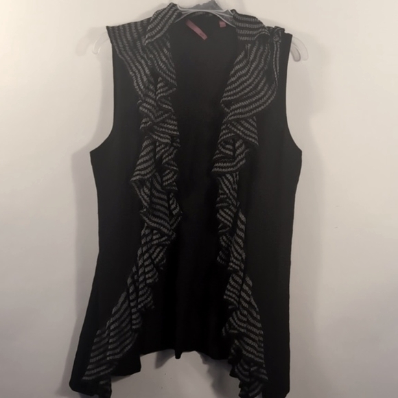 Red Women's Sleeveless Ruffle Trim Cardigan Open Front Size Large - Picture 1 of 11